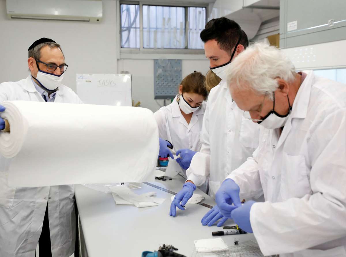 Fabricante de máscaras de Israel vê 99% de sucesso contra coronavírus após teste
